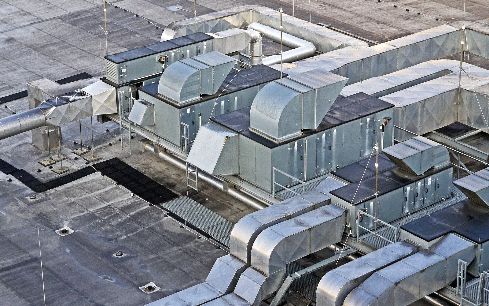 Rooftop ventilation and air-handling installation
